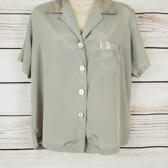 Victoria's Secret | Sage Green Button  Top - Picture 4 of 7